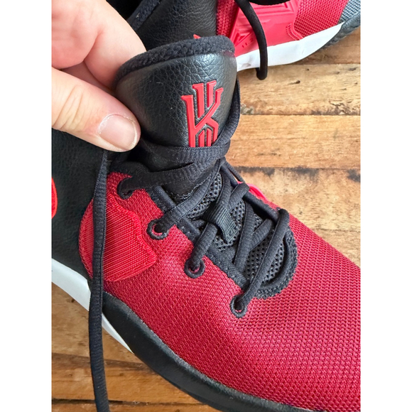 Boys Nike Kyrie Flytrap IV Red Black Sneakers 5 (Big Boy) - Picture 9 of 10